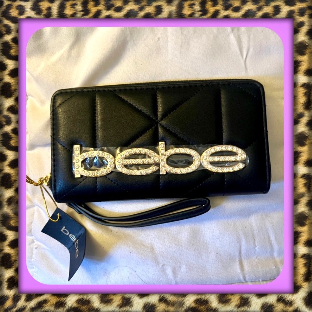 👑✅PRICE FIRM✅Bebe Black Quilted Wristlet Wallet with Bling Logo. Brand new!